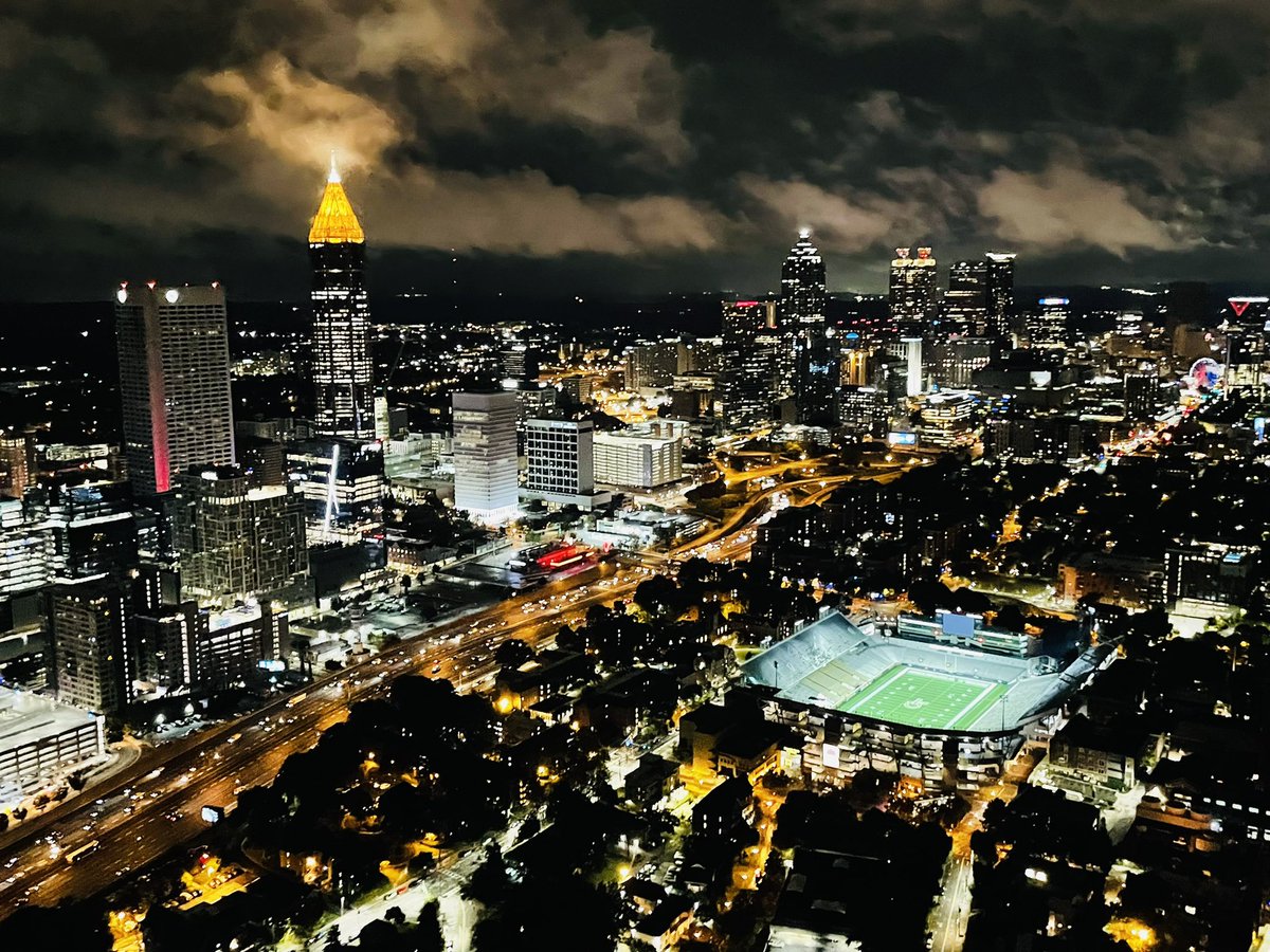 mckayWSB's tweet photo. #smilinweekendcam will be turned on tomorrow down below @GeorgiaTech as it’s #homecomming for the Yellow Jackets 🐝 @wsbradio #skycopter @wsbtv #captncam https://t.co/u01kjT35oN
