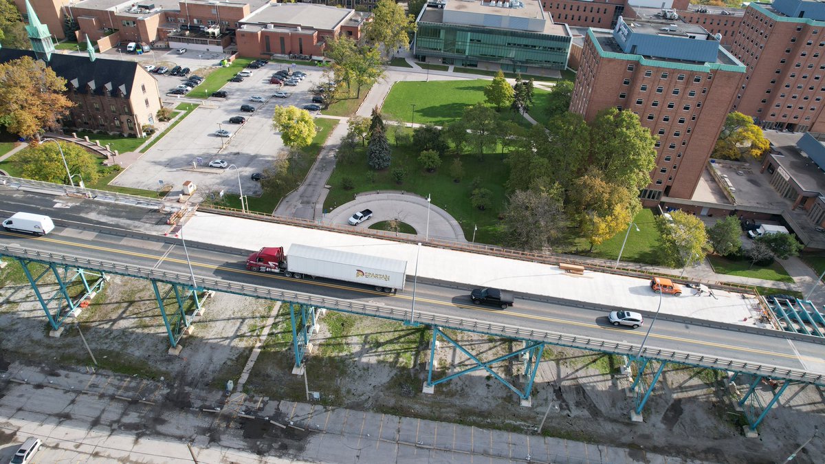 AmbassadorBridg's tweet photo. As we continue our Rehabilitation Project of the Ambassador Bridge. We continue to work with our contractors,engineers, CBP, CBSA and appreciate your patience during this major project. This will support our customers into the next century and minimize any future lane closures. https://t.co/C3Mfcn5xcg