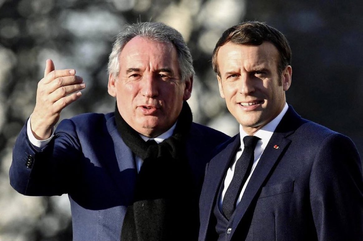 EnModeMacaron's tweet photo. On apprend que les marcheurs ont proposé 4 millions d’euros par an au Modem de Bayrou pour son ralliement à Macron en 2017!😳

Ça ne fait pas la une des médias?😡 https://t.co/SwG5xhcfF4