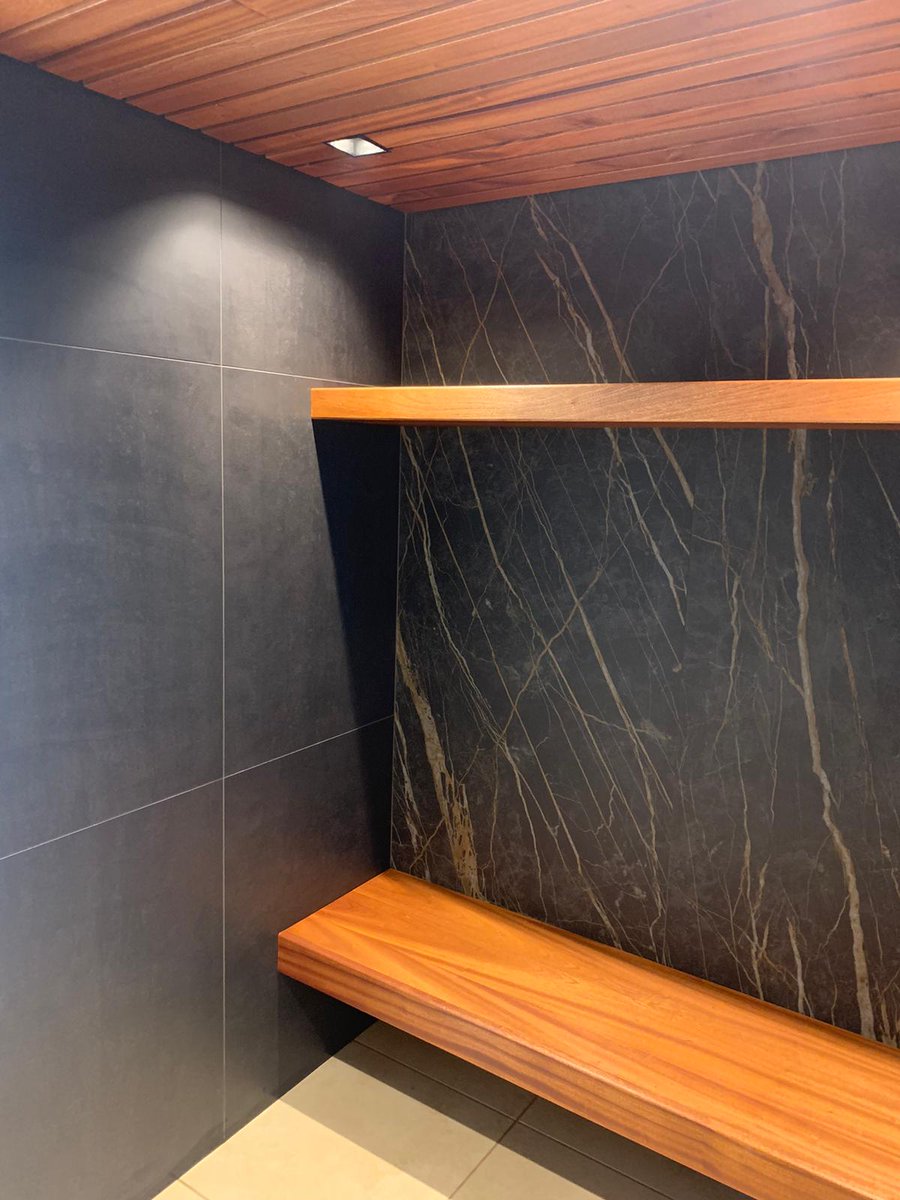 Logic_CP's tweet image. This fantastic poolhouse perfectly blends into it&apos;s surroundings with high end tech and design inspired features. Visit our website thelogicgroup.co.uk to view our full case study of this stunning project.   #construction #poolhouse #greenroof #design #fitout