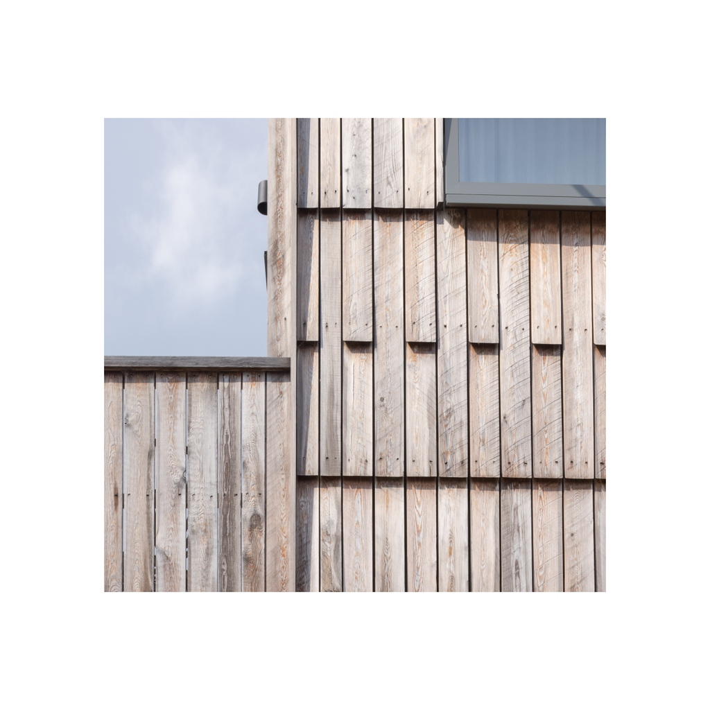 MeredithMole's tweet photo. Detail of our Siberian larch clad home WudHus which is designed to meet Passive House standards. The project is featured in this month's Grand Design's magazine. 

photos by @msap 

#molearchitects #wudhus #sustainablearchitecture #granddesignsmagazine  #timbercladding https://t.co/aObzvO0tu1