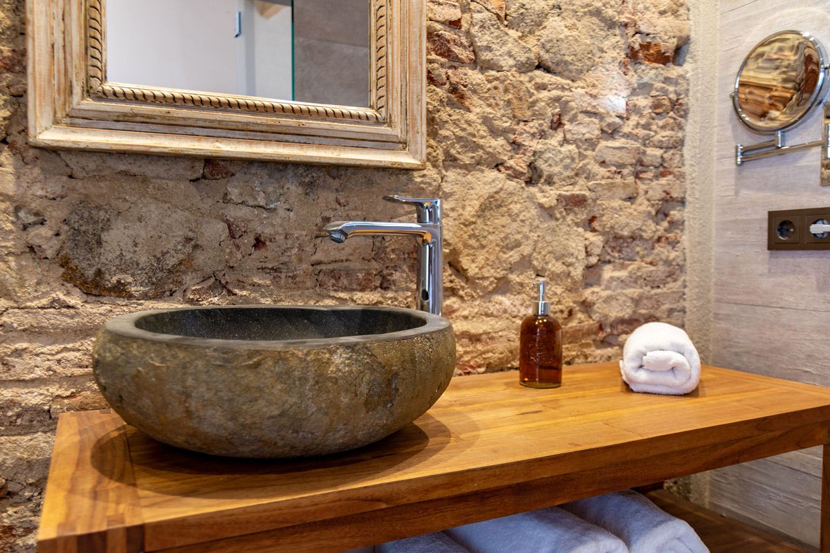 ✨ El Sa Voga forma part de l'associació d'hotels amb encant, Petits Grans Hotels de Catalunya. Així com també de Ruralka Hotels.
Un hotel únic que compleix amb les premisses de qualitat, cordialitat i exclusivitat.