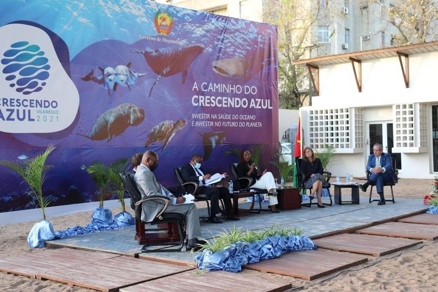 ONUMocambique's tweet photo. "A realização do potencial da #BlueEconomy requer a participação de todos[...] baseando-se no fato de q/ a produção econômica e proteção ambiental se reforçam mutuamente"

-Chefe da #ONU🇲🇿 no debate rumo à 2ª Conferência #CrescendoAzul liderada pela Ministra Augusta Maita #MIMAIP https://t.co/Fm6z0SIDcB