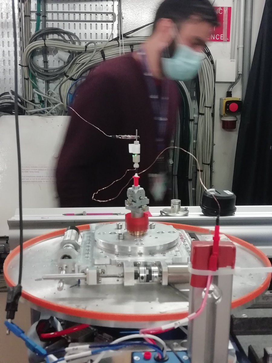NMozhzhukhina's tweet photo. We are setting up for our experiment at ID19 at @esrfsynchrotron. Looking forward to visualise the lithium plating on graphite electrodes. @BIGMAP_EU https://t.co/j5XT92HhUt