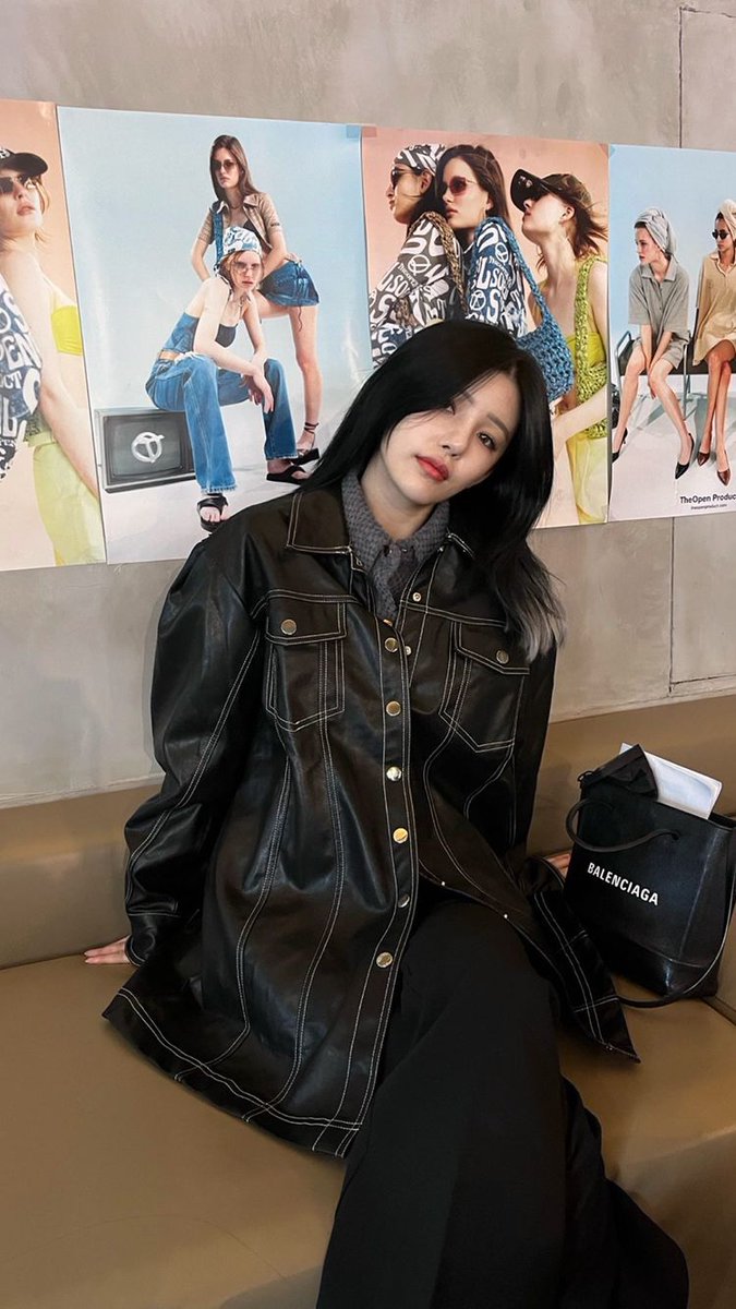goyuarchives's tweet photo. [ 🖤 ] — #GoYujin #KoYujin #고유진 https://t.co/3dpnDhU1DH