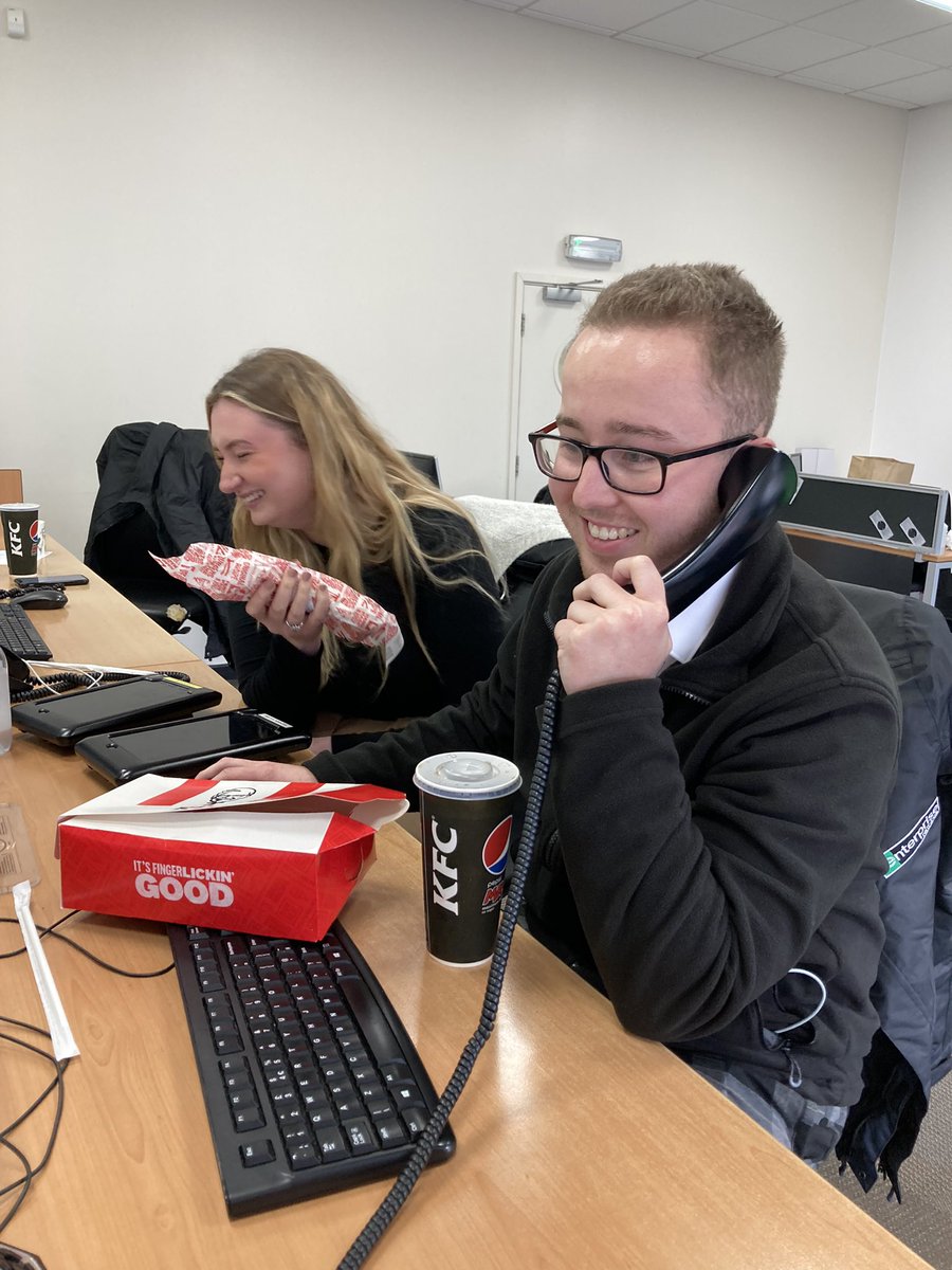 georgerentacarr's tweet photo. Well done team #U221 for reaching 90+ accident free days! 👏 Finger Lickin Chicken courtesy of @Niamh123123 🐓 #southwestgroup https://t.co/6mO5X7aceV