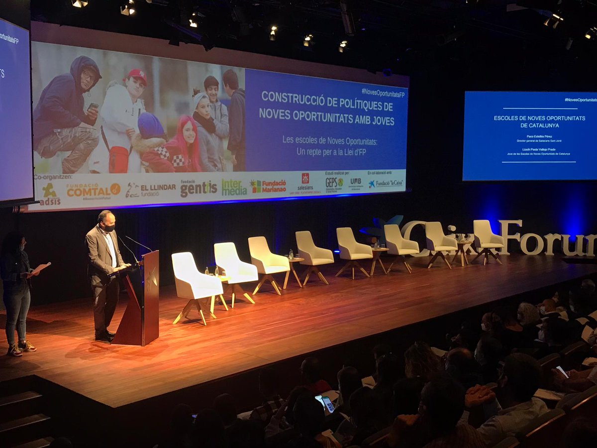 FundacionAdsis's tweet photo. Ya ha empezado en el @CaixaForum_CAT de #Barcelona el acto #NovesOportunitatsFP, en el que hablaremos de los retos de la nueva #LayFP y el papel que juegan las #E2O. https://t.co/7qkafv4VzG