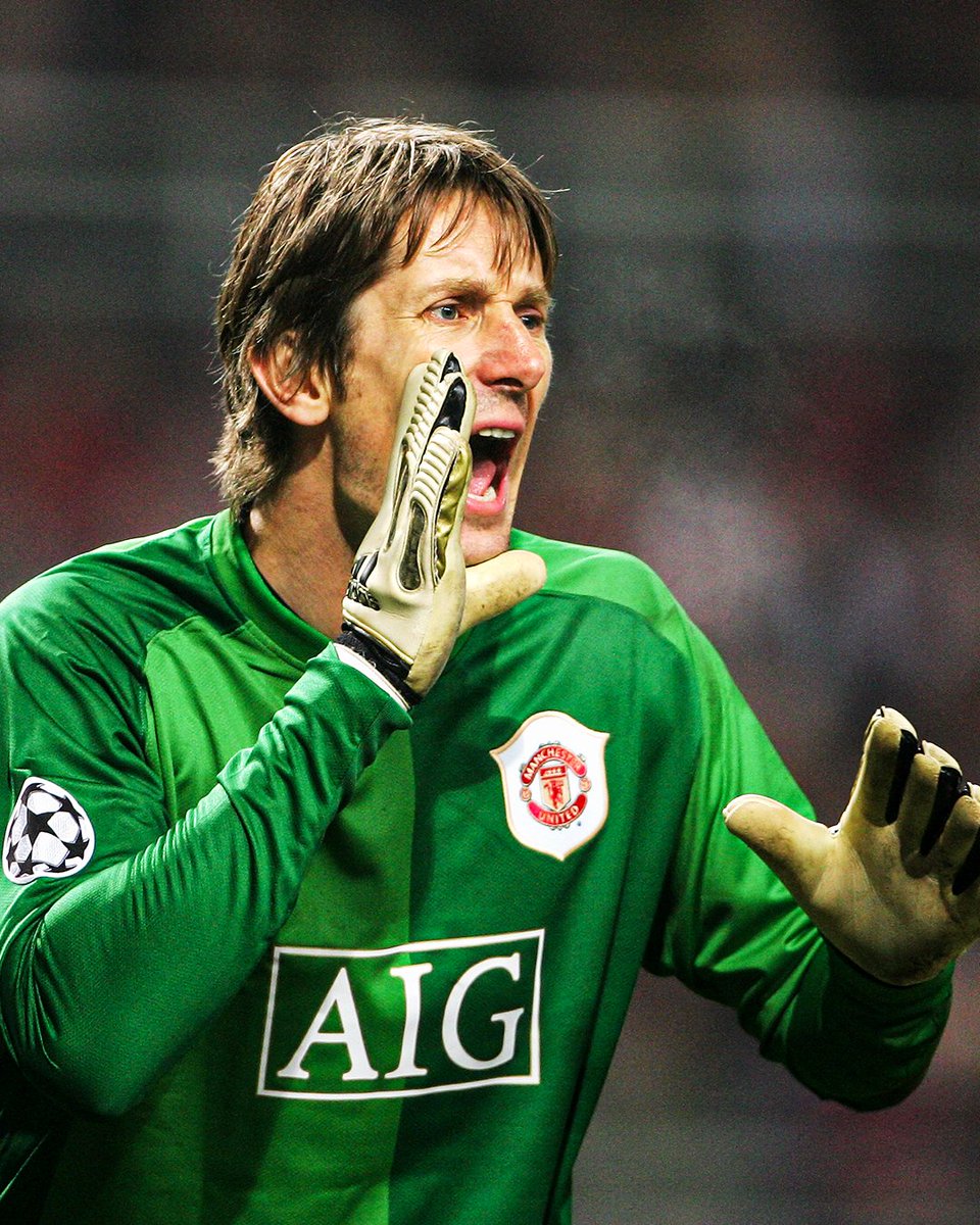 ManUtd's tweet photo. Iconic shirt, iconic keeper 🗣

��� @vdSar1970

#MUFC | #PhotoOfTheDay https://t.co/GeESF9HQVU