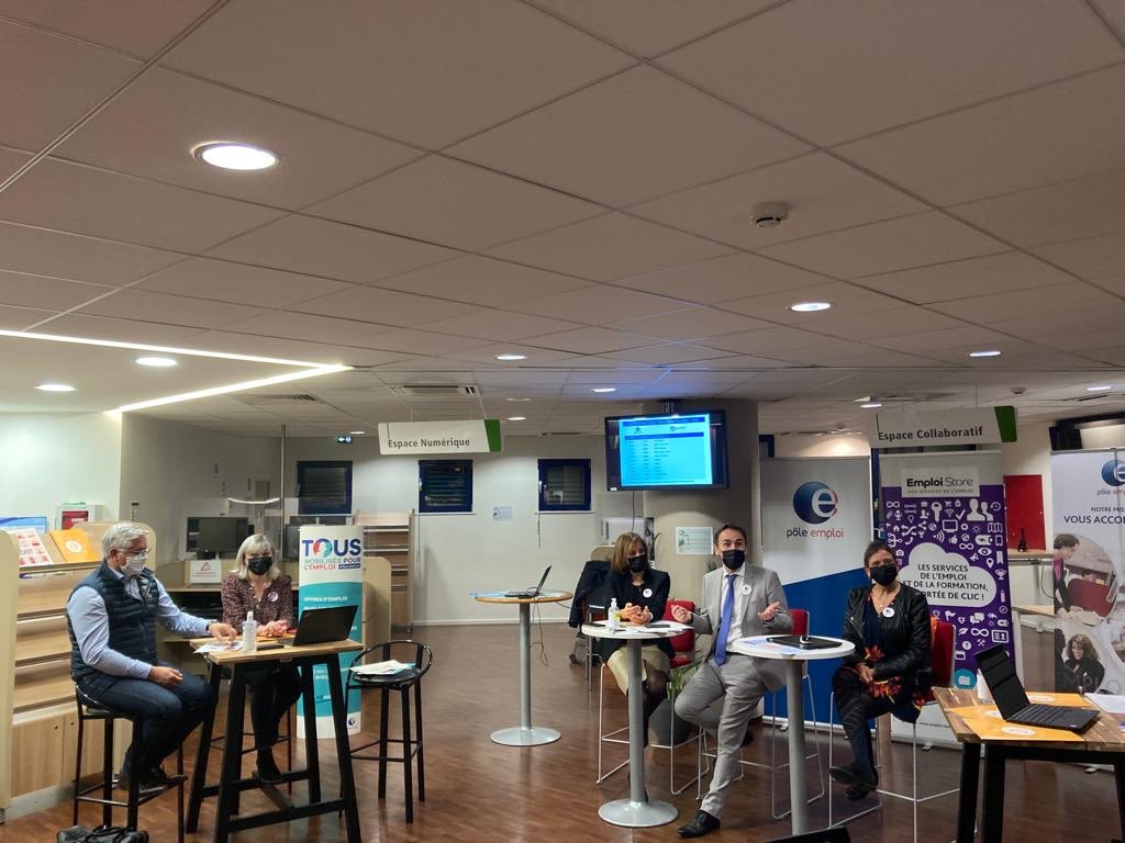 PierricOuvrard's tweet photo. 🆕 #HautRhin Pôle emploi @poleemploi_GE et ses partenaires réunis autour du nouveau dispositif d'anticipation des #emplois du territoire : FORCE EMPLOI 68 ↪️Notre objectif commun : Agir ensemble pour répondre aux besoins locaux du marché du travail et faciliter les recrutements ! https://t.co/SoWb3zijJc