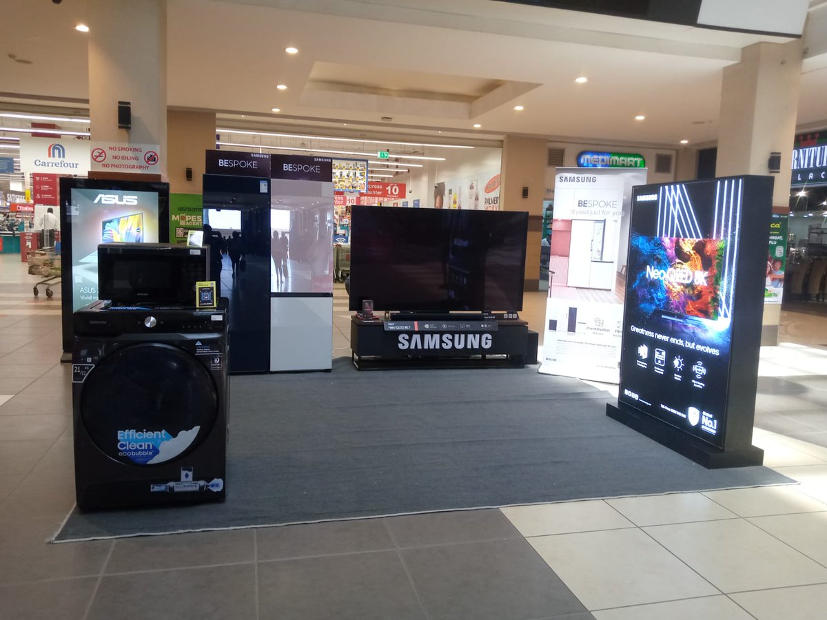 SamsungKE's tweet photo. Join us today and this weekend for our #NewProductLineUp activations at TRM. @ who you will come with https://t.co/Z6EwpofR7S