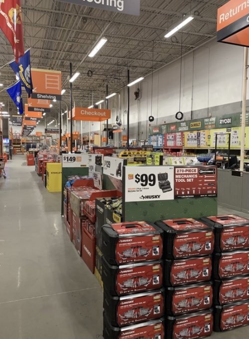 BordwellPam's tweet photo. #METROCKS #GiftCenter set looks Amazing! #LoveMyTeam ⁦@SeanBrownD133⁩ ⁦@ShaneBirdBaker1⁩ ⁦@zdupreeMET⁩ https://t.co/lMSlQ6JsGr