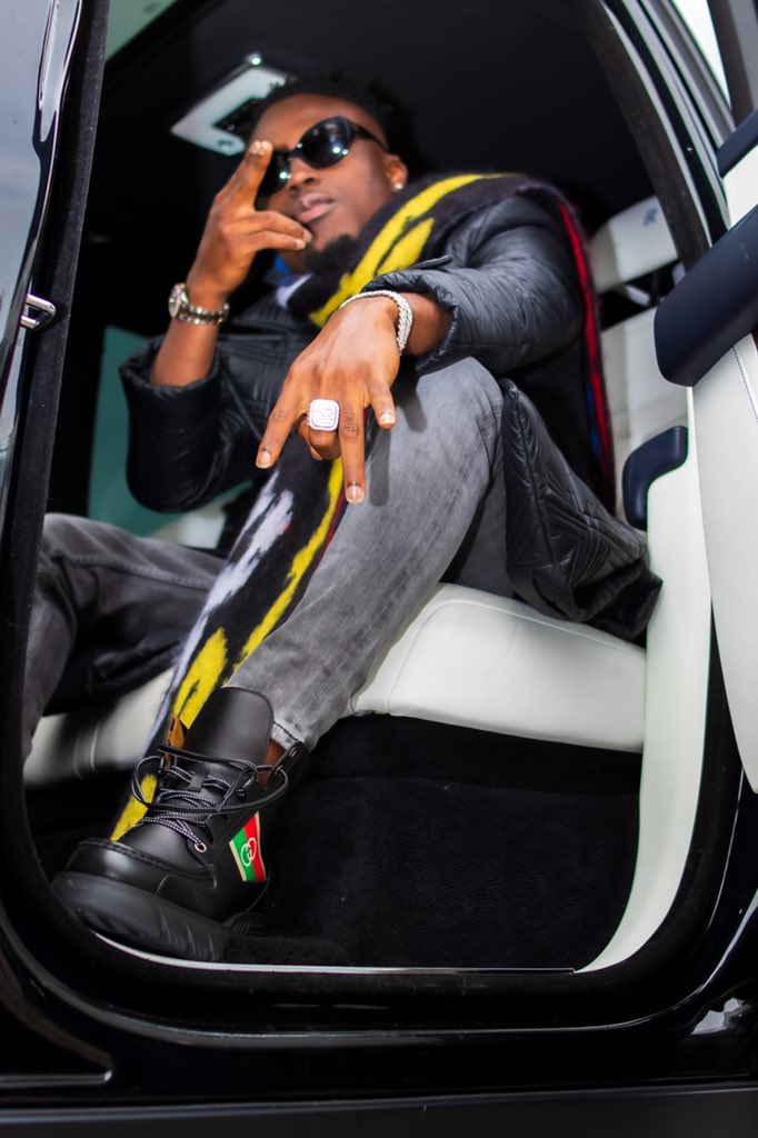 OKESE_1's tweet photo. Everyday be Christmas #For hereeee. #Natodaaaaayyy #AMOTIAGENG @gucci @ysl @rollsroycecars #friiiimmmmm🦍 https://t.co/Qu9Nieu8vy