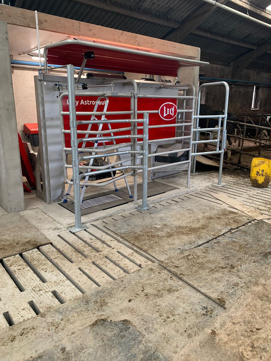LelyMidlands's tweet photo. Two Lely Astronaut A5’s installed and ready to be commissioned before started up 😄 🐄 🥛#BrightFarming #TeamDairy https://t.co/9YaoduwUxp