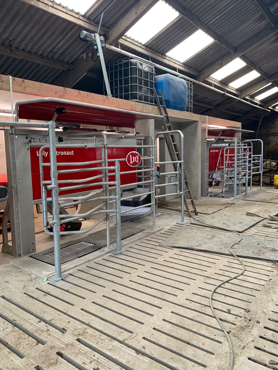 LelyMidlands's tweet photo. Two Lely Astronaut A5’s installed and ready to be commissioned before started up 😄 🐄 🥛#BrightFarming #TeamDairy https://t.co/9YaoduwUxp
