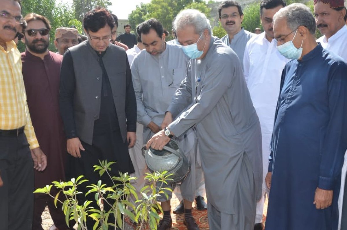 EngineerAhsan's tweet photo. Had pleasure of meeting @SoomroJameel. Kicked off plantation drive and discussed QUEST Larkana Campus upgradation to University level. He assured his support for the matter. https://t.co/ZeMCFz1ao3