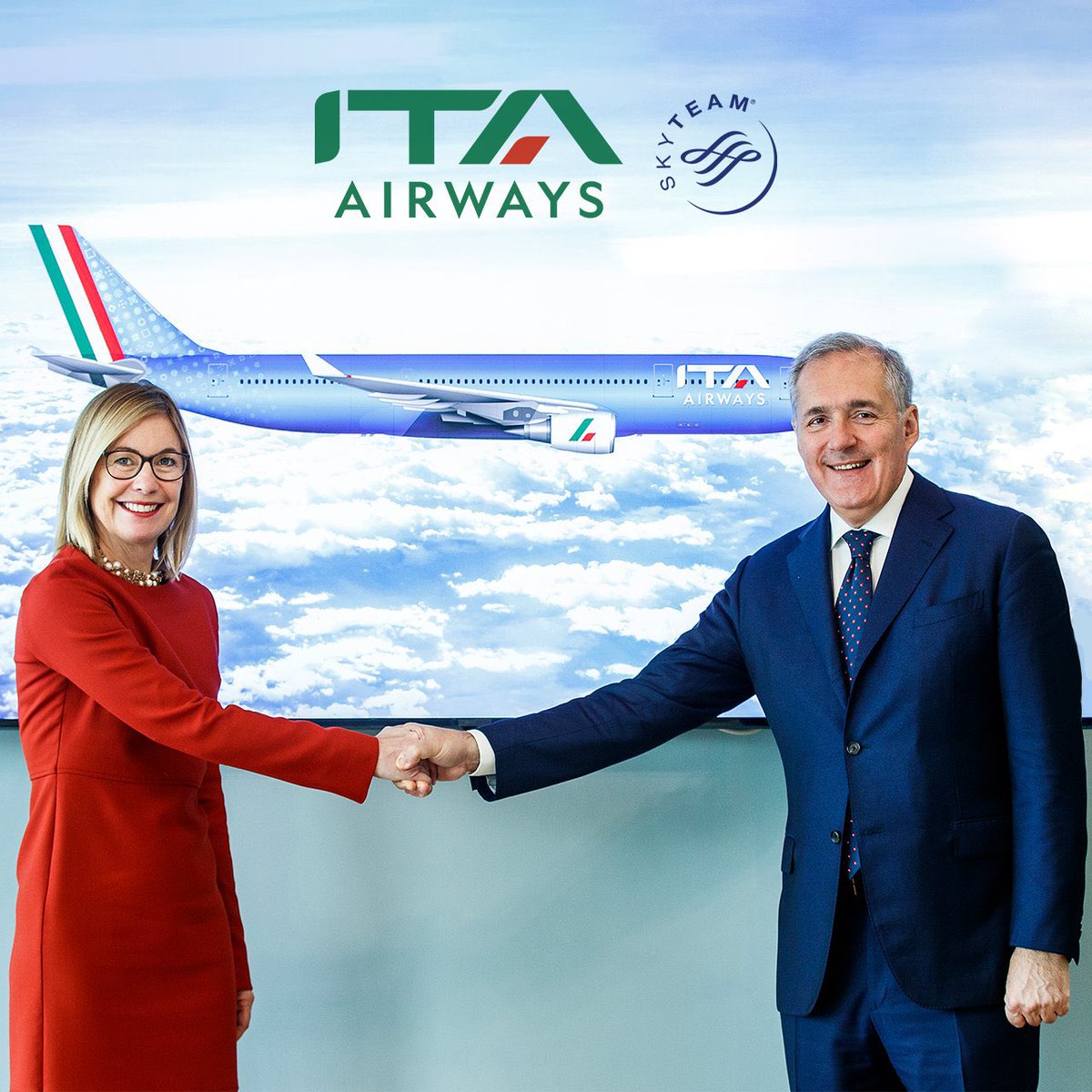 AeroGazette's tweet photo. ℹ️ ITA Airways rejoint Skyteam !

🔸La nouvelle compagnie italienne a finalement résisté aux avances de Lufthansa &amp; Star Alliance
🔸Elle devient le 19ème membre de l’alliance @skyteam, remplaçant Alitalia
🔸Air France - KLM conserve donc un partenaire transalpin

#ITAAirways https://t.co/sDh5dA8WKr