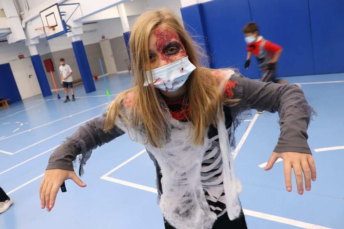 Colegio_Brains's tweet photo. ¡Hoy celebramos #Halloween en Brains María Lombillo y en Primaria hemos tenido un concurso de lámparas! ¿Cuál será la más terrorífica? #Educación https://t.co/wRlgNLSeIa