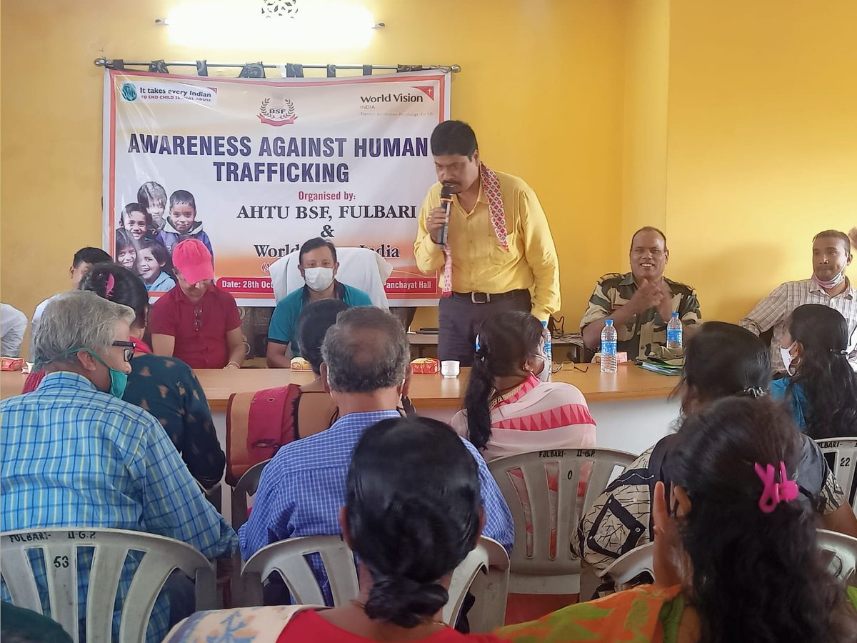 BSFNBFTR's tweet photo. #FirstLineOfDefence
#BSF NB_FTR:An awareness #Campaign against #HumanTrafficking was organized by AHTU @BSFNBFTR in association with #WorldVisionIndia (NGO)on 28Oct’21 at Gram Panchayat Community Hall for #border residing population near BOP Fulbari,Siliguri(WB).
@HMOIndia
@ANI https://t.co/eU8XwAJ21j