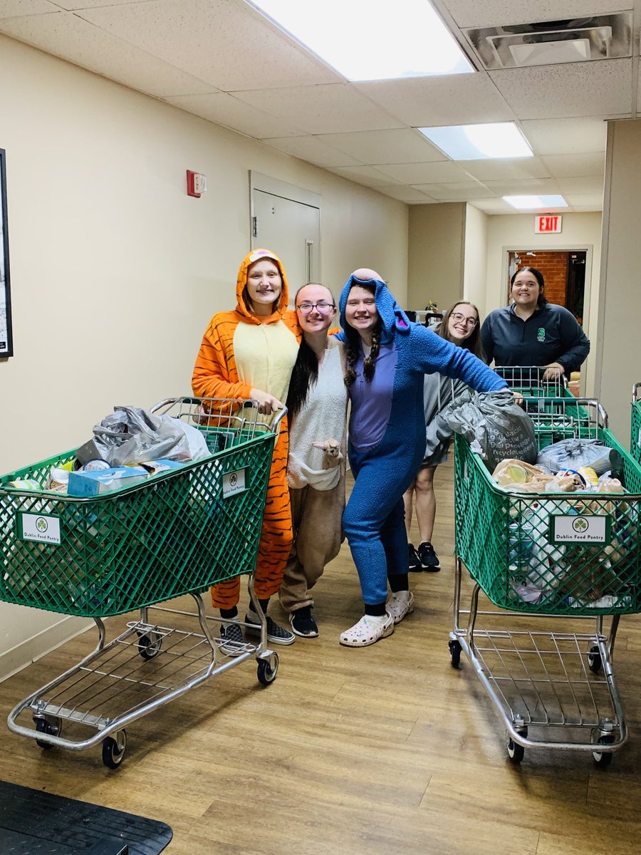 AFRitchart's tweet photo. $549 and 4,682 lbs. of food donated to the Dublin Food Pantry for TOTS-EAT! Great work ⁦@SenateDshs⁩, Drama Club, Interact, FCCLA, and NHS! ⁦@dshsDCSD⁩ ⁦@DublinSchools⁩ ⁦@irishat25⁩ ⁦@BLGamary⁩ https://t.co/GPiXxOncYo