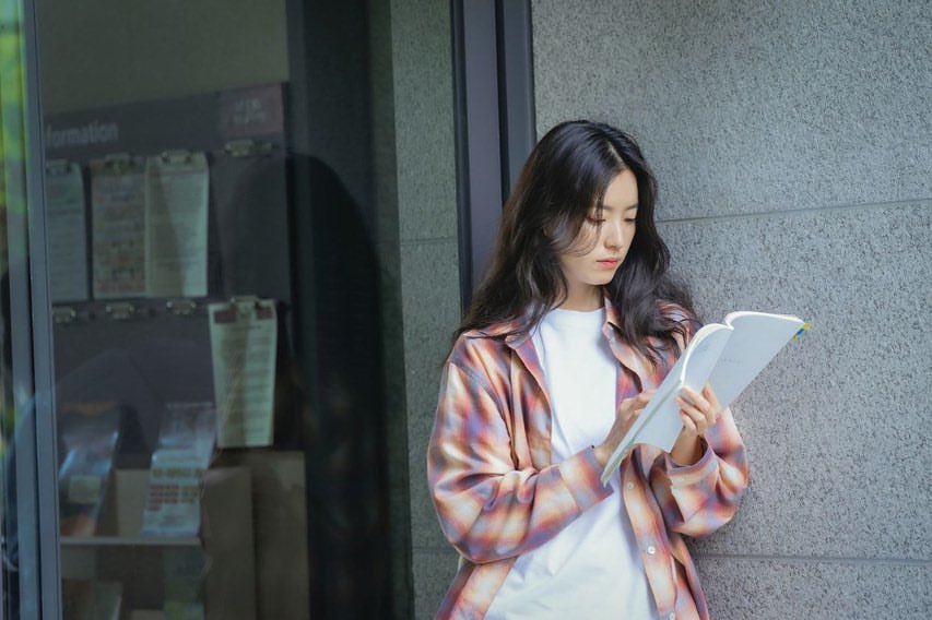 hyojoohasun's tweet photo. [211029 #한효주 ig update] 🌜
and yoon saebom!!!

it feels great whenever i use the hashtags for this drama!
#Happiness #해피니스 #HanHyojoo #seeyouinaweek #palpitating https://t.co/YQIsUcFiRR