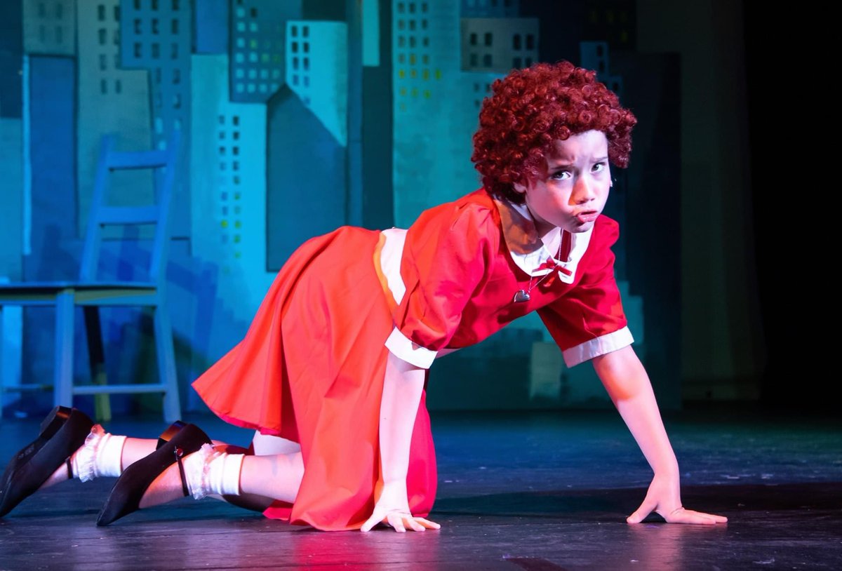 eliza_wilmot's tweet photo. Annie is back! 😁🎭❤️. The first Annie Jr performance by @BTAOnStage since before the pandemic! 📸😍 #theatrephotographer #productionphotography https://t.co/pBYnOfJIVM