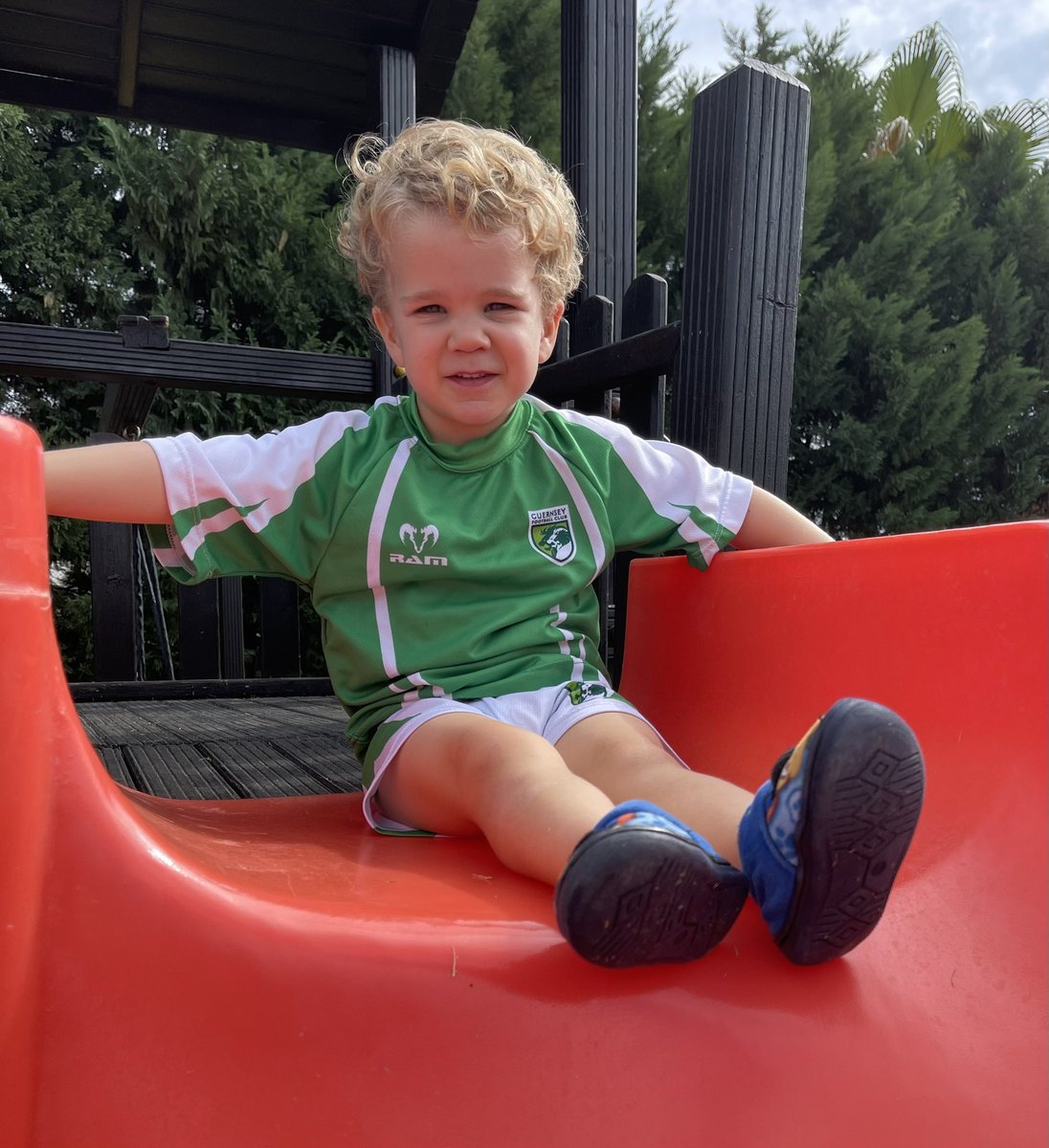 SiGeall's tweet photo. @GuernseyFC Rafa bringing back memories in the old school kit on holiday today! https://t.co/4g4N0LRGiY