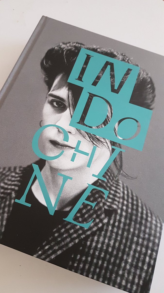 flworry's tweet photo. Ça y est, j'ai mon parpaing 😂📚 @RafaelleHDoran #Indochine https://t.co/wqMlOqO9Yg
