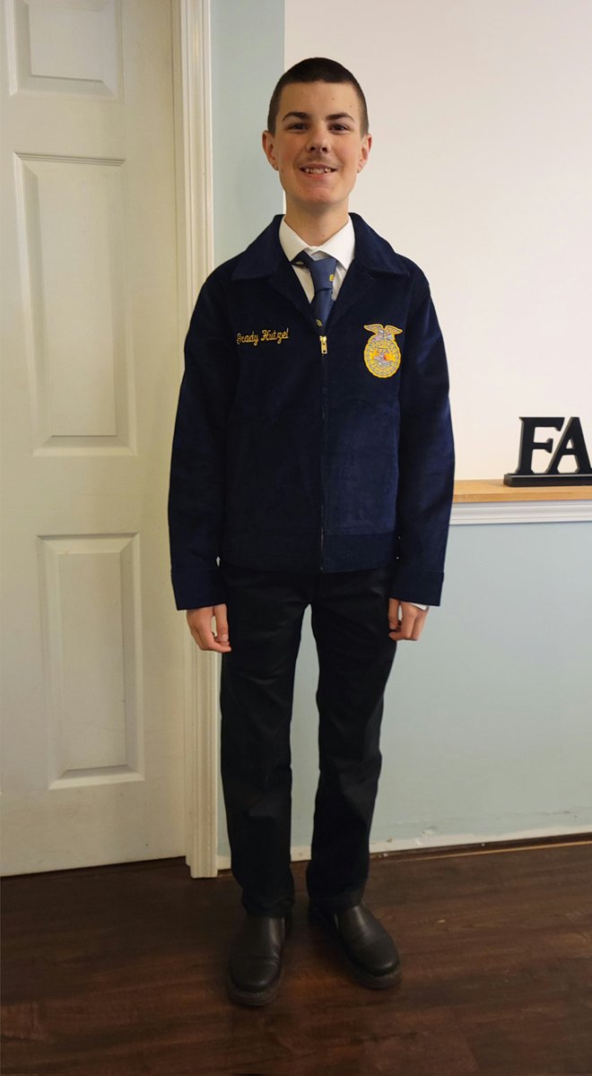 kristahutzel's tweet photo. Here at EC every kid has a home. Thanks for all you do Mr. J and Mr. Snider. #echsffa #proudffamom #WatchSunmanDearborn @tblacksunmande1 https://t.co/hwXr5M5NHz