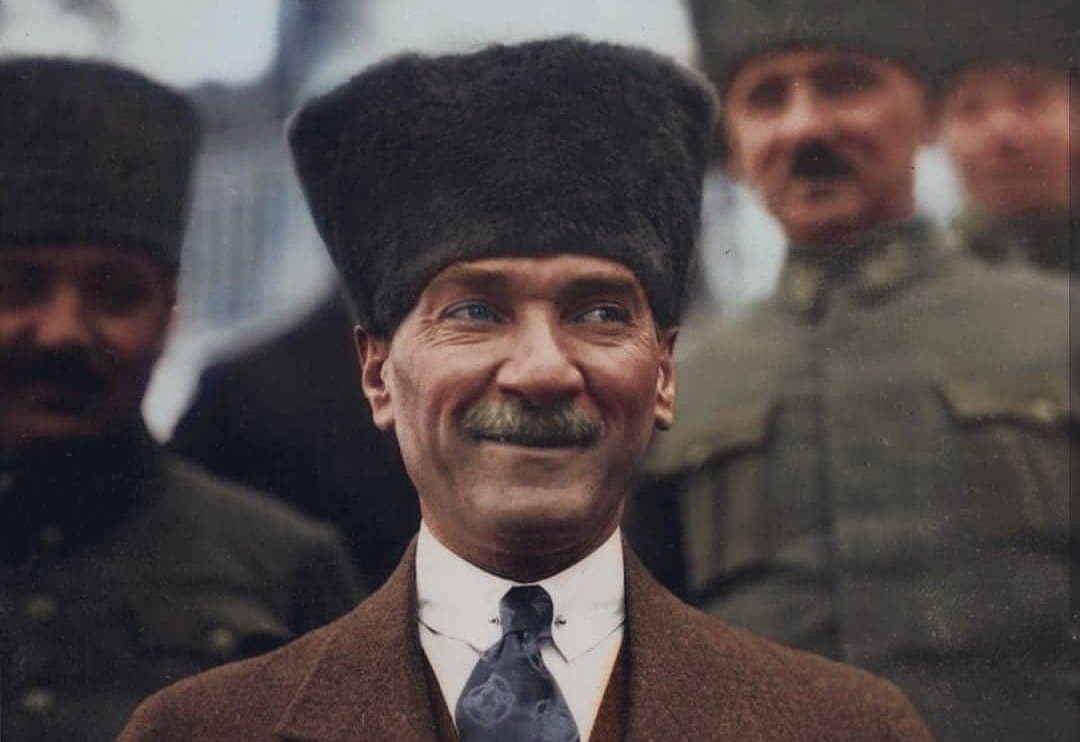 ''Adımların adımlarımız, Cumhuriyet kanatlarımız.'' #29Ekim