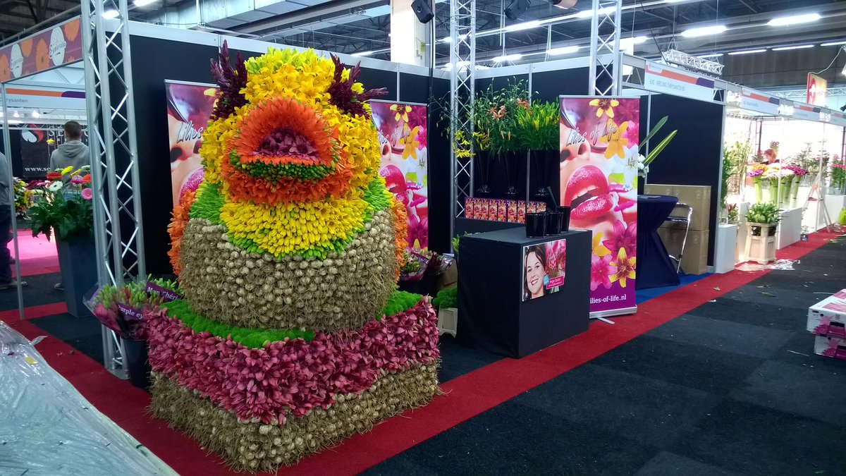 MrLilium's tweet photo. Volgende week beursweek met een nieuwe #FHTF na een jaartje rust. Bij deze een foto van lang geleden. Benieuwd hoe het er nu uit gaat zien? stand 1.2 bij de ingang https://t.co/phIXuZh6Hh https://t.co/3xaIbifXoh
