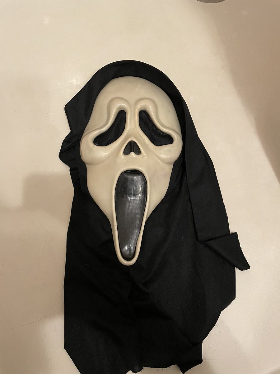justnotperfect0's tweet photo. #halloween #scream #masker #terugvolgvrijdag goedemorgen #coronamaatregelen #marktplaats goedemiddag, iemand toevallig zo'n scream masker tekoop jaren 90/2000. Ik bied er een leuke prijs voor. Laat mij het dan weten aub...(niet de maskers van nu) https://t.co/h03M7iSXPk