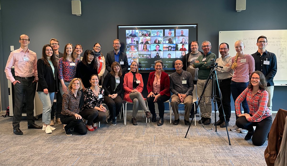 Group photo CMC2021 with on-site &amp; online participants👩‍👩‍👧‍👦📸! Thanks everyone for a wonderful 8th edition of the Conference on Computer-Mediated Communication and Social Media Corpora! 👏