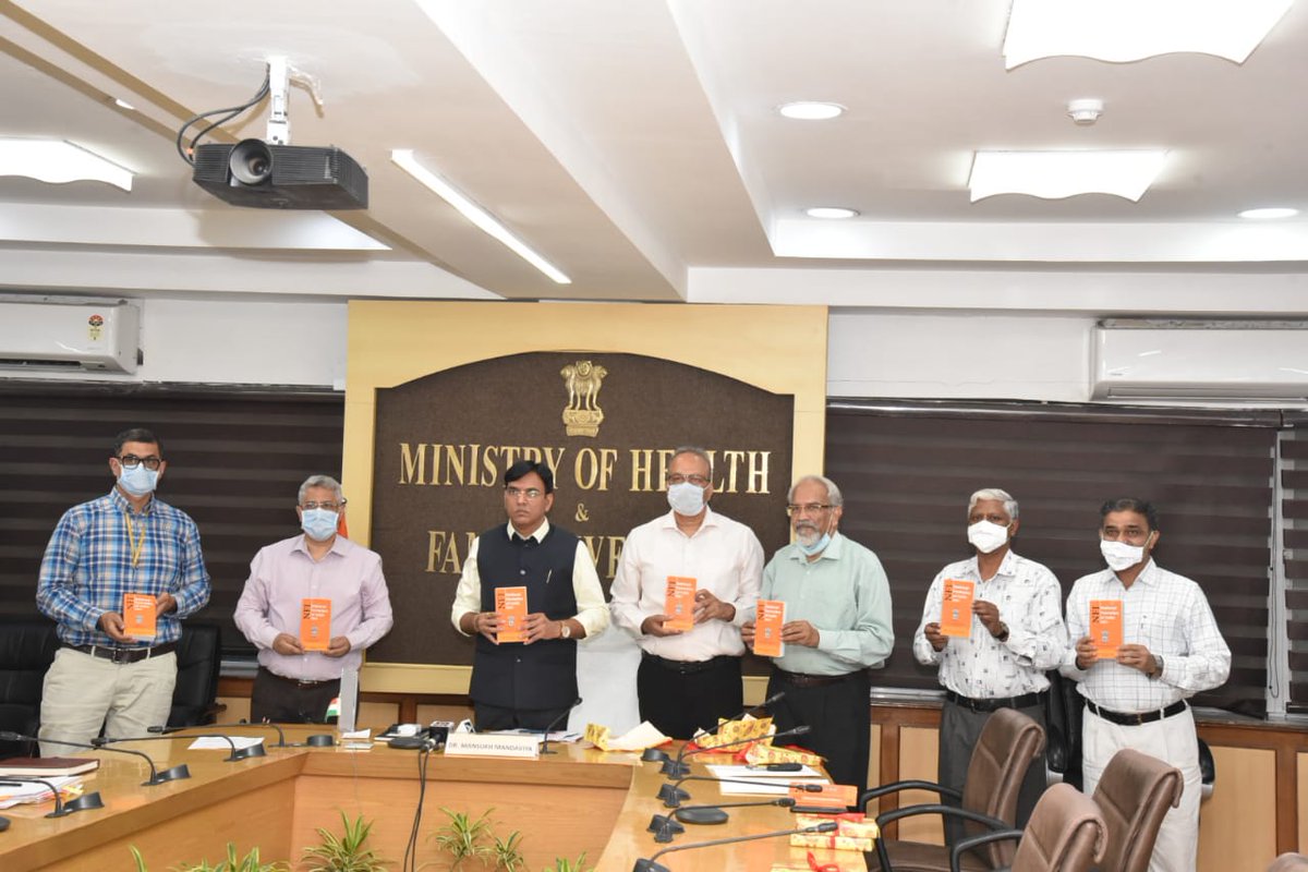 ipcgzb's tweet photo. Union Minister of Health and Family Welfare Dr. Mansukh Mandaviya, releasing the Sixth Edition of National Formulary of India (NFI) 2021 https://t.co/5786tcztOm