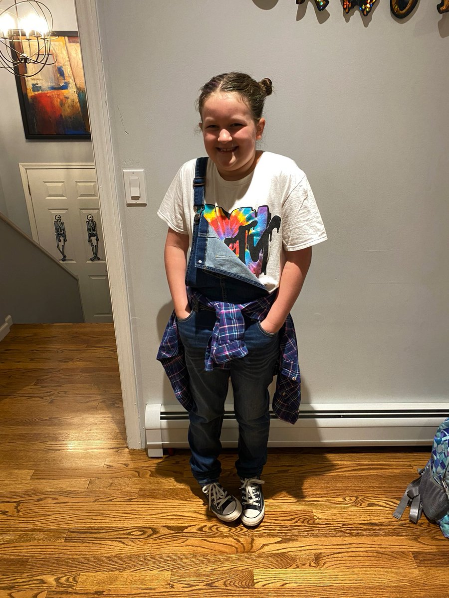 carolinef6709's tweet photo. Flash Back Friday for the 5th graders @SNIS_CT #90skid https://t.co/ffV2gaE0d2