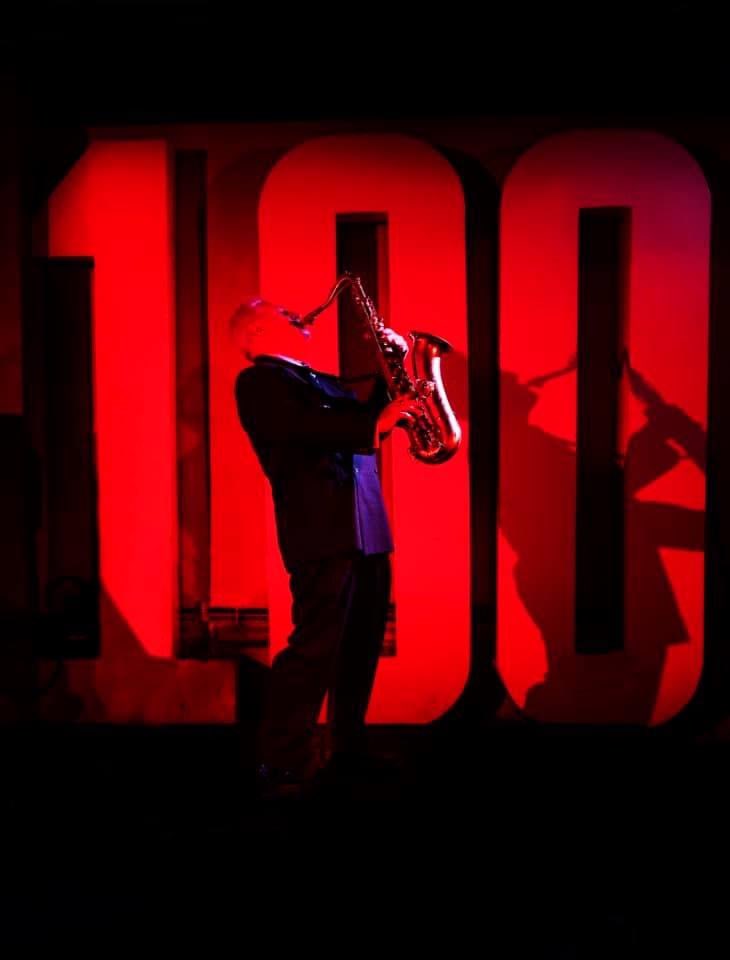 RushtonMusic's tweet photo. I can’t believe it’s a week since our epic ‘#RayGelato & The Giants’ gig at the @100clubLondon! What a fabulous photo of @Rgelato by Richard Piercy (#someoneofsoho) to mark Ray’s 60th birthday extravaganza! 👇 New #LockedDownButNotOut album available via https://t.co/c5XqqIRbSm. https://t.co/2DY4eQCWuK