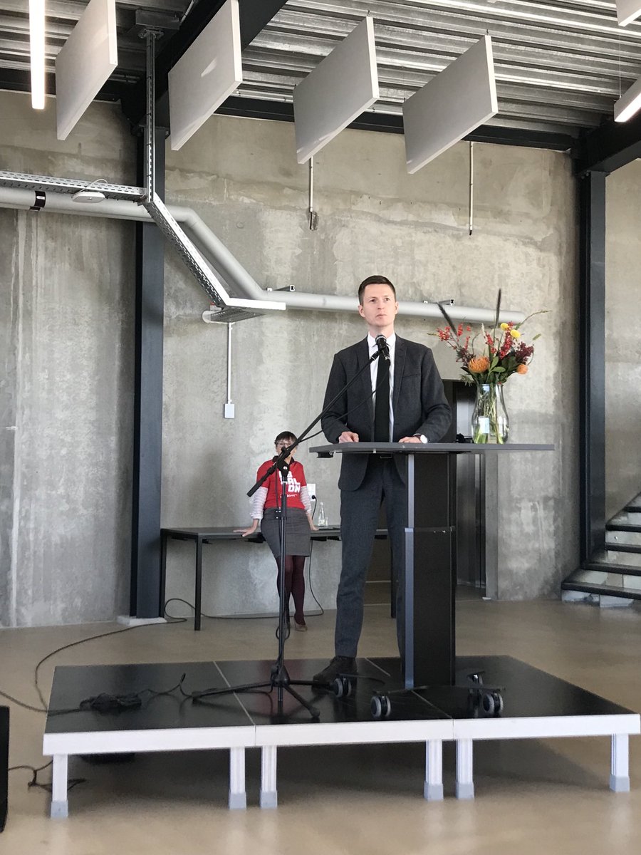 PMarchegiani's tweet photo. ⁦@Jesper_Pet⁩ ønsker tillykke til ⁦@PHabsalon⁩, de studerende og til Kalundborg med flot nyt campus, der spejler den industri der uddannes til. #uddpol ⁦@UFM_MIN⁩ https://t.co/CydgsS1TUq