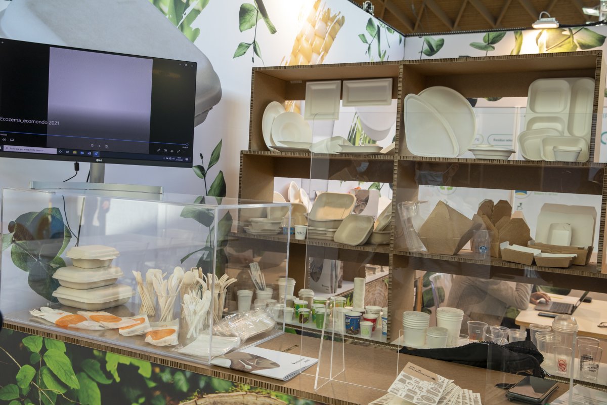 ecozema's tweet photo. π Ultima tappa di questa 4 giorni di fiera, a @Ecomondo!
π₯‘ Anche oggi siamo nello spazio @Novamont per farti conoscere i nostri prodotti compostabili, compresa la nuova linea #PurePulp per il takeaway.
π Ti aspettiamo, Pad. D1 - Stand 070!
#Ecomondo2021 #Ecozema #welovenature https://t.co/Q09Mpasv2Y
