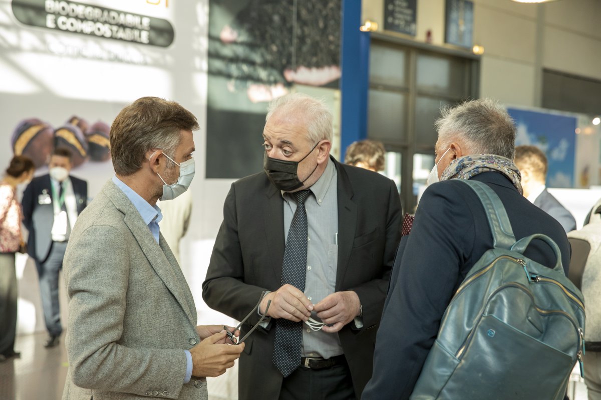 ecozema's tweet photo. π Ultima tappa di questa 4 giorni di fiera, a @Ecomondo!
π₯‘ Anche oggi siamo nello spazio @Novamont per farti conoscere i nostri prodotti compostabili, compresa la nuova linea #PurePulp per il takeaway.
π Ti aspettiamo, Pad. D1 - Stand 070!
#Ecomondo2021 #Ecozema #welovenature https://t.co/Q09Mpasv2Y