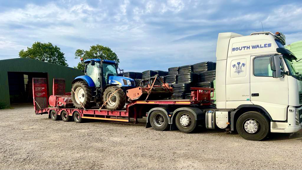 DKSLimited's tweet photo. As we are a business that covers the whole of the UK it is important to us that we can reactive quickly to moving our kit to meet our customers’ requirements. 🇬🇧 
Photos from a busy summer showing our transport capabilities.
Thank you for the support from John Thomas. #transport https://t.co/DvWokVQhAc