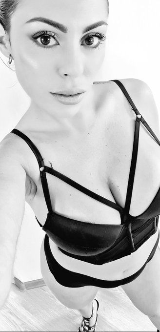 Hoy otro escen&oacute;n en Praga...a por ello!!!! ❤❤❤ https://t.co/C2fJfZaBWy