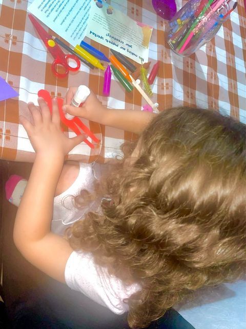 DoorstepLib's tweet photo. Another adorable photo of one of our children with their Early Years Packs! With the help of @OVOEnergy's #OVOFoundation, we've been able to put these packs together filled with gifts to encourage and support the development of little ones. Read more here -https://t.co/QF0WOYYkG0 https://t.co/LpVhneVMY9
