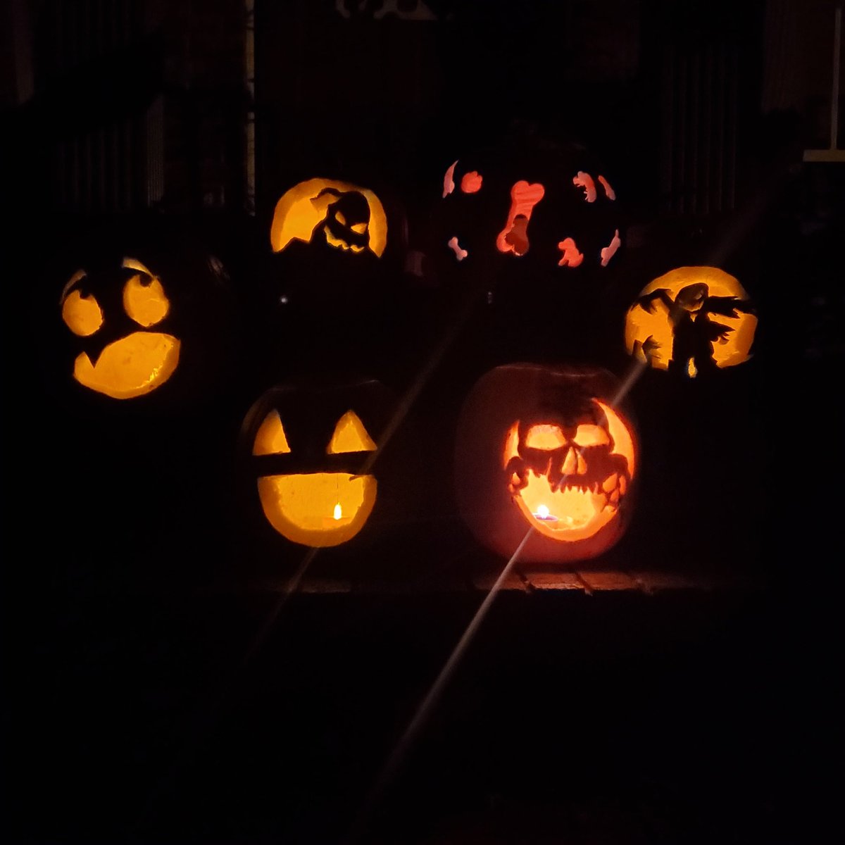 6grmathmaster's tweet photo. @quizizz Every year we host a pumpkin carving party for my daughter and her friends! https://t.co/IKMKD7FunW