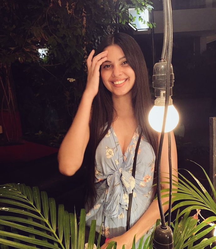 Tulip877's tweet photo. _ Let us raise a toast to the girl, we love the most 💓...... #Alicekaushik 

 Happy birthday Queen,may God bless you with everything you love the most, 
including Humara KD 😉

🥔❤🐢 
#HappybirthdayAlice
#KDice #Shivi
#pandyastore https://t.co/wGBzpu3Hzw