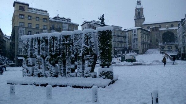 BernadAitor's tweet photo. Se acerca el invierno y Vitoria lo sabe...Coged vuestras chaquetas🥶 https://t.co/s8j20Z6x25