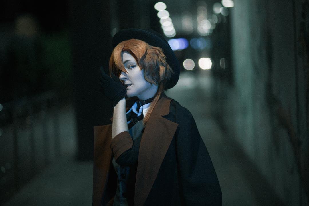 AnimeAndVegan's tweet photo. Продолжаем любоваться фоточками от @Verner_Sanya ))
Чуя - @MaiorPirogok 
#soukoku #bsd https://t.co/yzpM9FZgPH