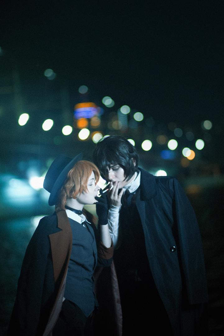 AnimeAndVegan's tweet photo. Продолжаем любоваться фоточками от @Verner_Sanya ))
Чуя - @MaiorPirogok 
#soukoku #bsd https://t.co/yzpM9FZgPH