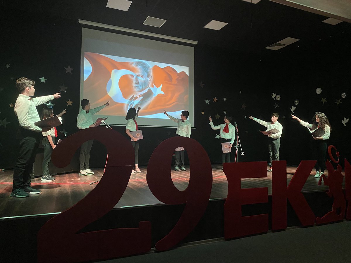 🇹🇷 Kayseri Kampsümüz’ün Uğurlu öğrencilerinin Cumhuriyet Bayramı coşkusuna ortak olmak muhteşemdi! Öğrencilerimiz ile gurur duydum. 🙏🏻 <a href="/ugurkayseriokul/">Uğur Okulları Kayseri Kampüsü</a> <a href="/murveticoz38/">Mürvet İçöz</a> 

#UğurluOlmak 
#İlelebetCumhuriyet