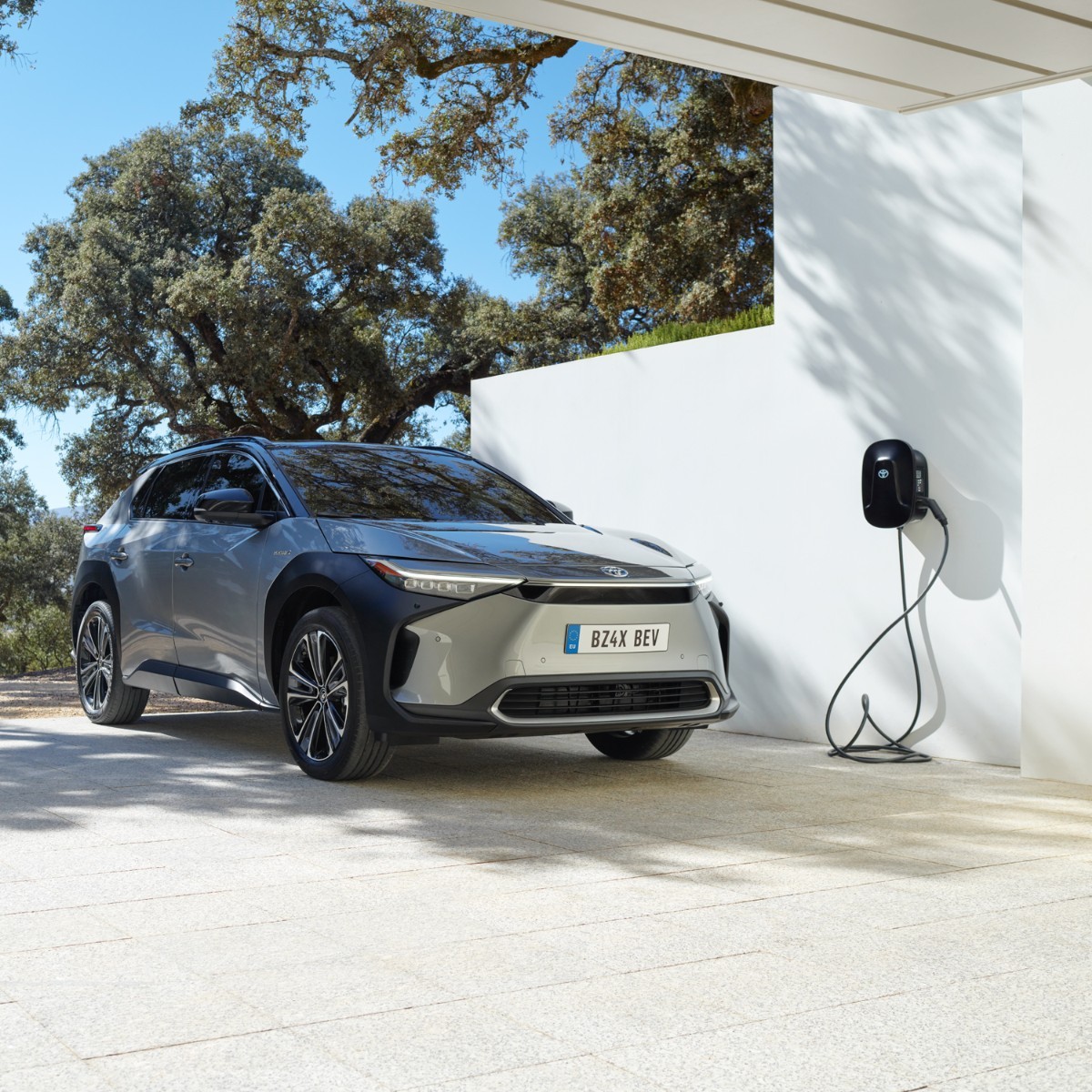 ToyotaSuomi's tweet photo. Täysin uusi aikakausi, täysin uusi Toyota bZ4X -täyssähköauto. Lue lisää ➡️ https://t.co/LftZovzmgO #toyotabZ4X #beyondZero https://t.co/8tjlrCPyWe