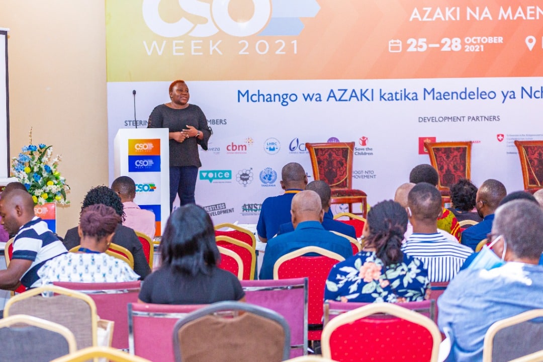 MediaConvergecy's tweet photo. Matukio katika picha wakati #MediaConvergency ikiwasilisha katika #WikiYaAzaki2021 juu ya umuhimu wa Azaki za Kiraia kuendeshwa Kidijitali ikiwa imewezeshwa na @FCSTZ na @Twaweza_NiSisi. Media Convergency ni wadau na wahamasishaji wa matumizi ya #MifumoYaKidijitali #CSOWeek2021 https://t.co/6J3RAg2rBF