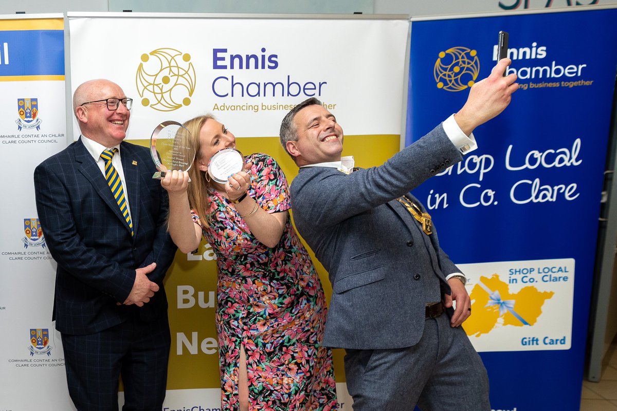 The craic was mighty at Clare Business Excellence Awards last night <a href="/glorennis/">glor ennis</a>. President of Ennis Chamber, Darragh McAllister shows his serious side 😃 taking a selfie of himself Maeve Sheridan <a href="/WesternHerd/">Western Herd Brewing</a>  <a href="/McHughs_Bar/">McHughs Bar Ennis</a> Overall Winners - &amp; Liam Conneally, Director @clarecoco.